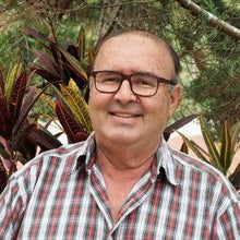 Load image into Gallery viewer, Guatemala coffee Farmer Hugo Chávez Mendez